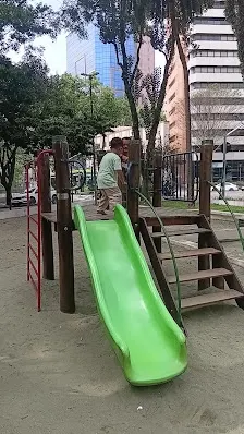 Foto 4 de Parque Infantil P.A. 09 Vermelho e branco