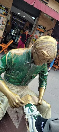Foto 8 de Estátua de Engraxate